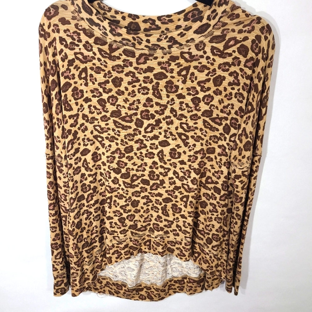 Wonderly Women's Size XS Animal Print Shirt Top Long Sleeve High Low